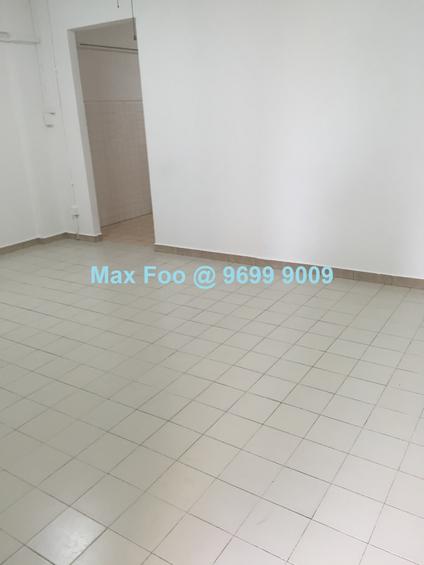 Yishun Street 22 thumbnail photo